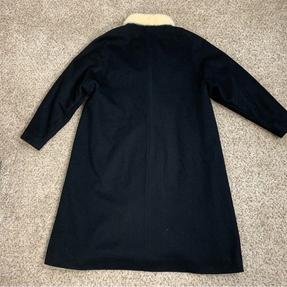 Vintage Black Wool coat with white fur collar - Picture 15 of 15